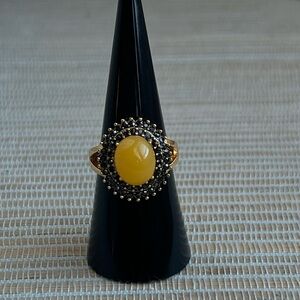 Yellow center stone with black accents gold ring- size 7